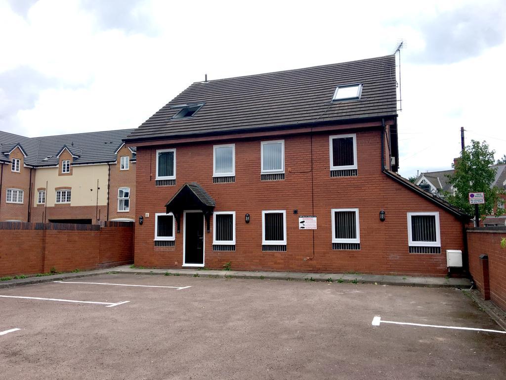 Phoenix House Apartments 월솔 외부 사진